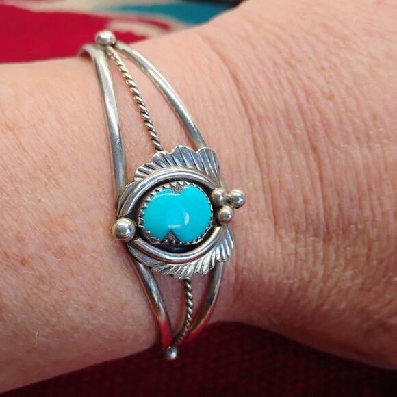 Vtg Native Navajo Handmade Signed "D" Sterling Silver Turquoise Cuff Bracelet - Picture 3 of 7